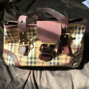 Burberry medium size bag 💼